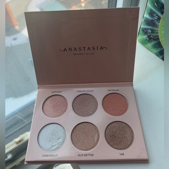 Nicole Guerriero Glow Kit from Anastasia Beverly Hills - Picture 1 of 4